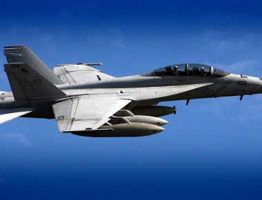 Βίντεο: Τα μαχητικά αεροσκάφη F-18 σε πτήσεις εξάσκησης